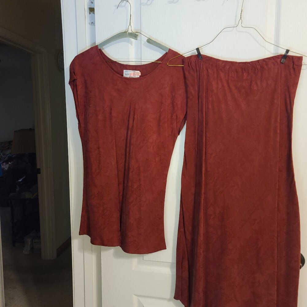 Vintage !!! Karin Stevens Ladies Petite 2 Piece Top and Skirt Size 8 P